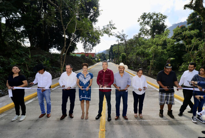 En Ostuacán, inaugura Rutilio Escandón pavimentación de calles y supervisa rehabilitación del templo San Juan Apóstol