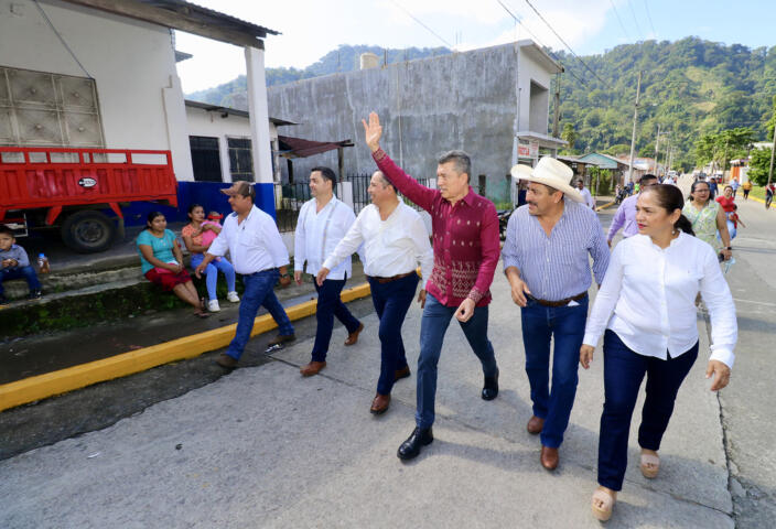 En Ostuacán, inaugura Rutilio Escandón pavimentación de calles y supervisa rehabilitación del templo San Juan Apóstol