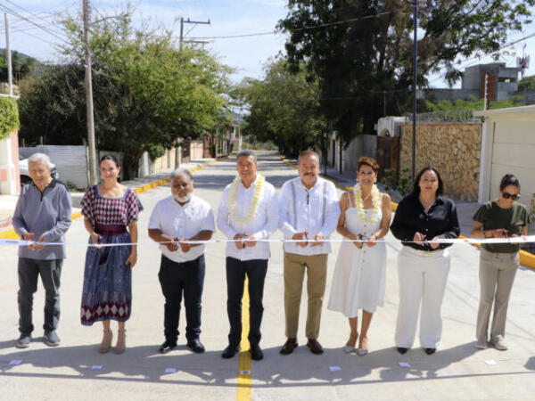 Más vialidades dignas en Tuxtla Gutiérrez; Rutilio Escandón inaugura pavimentación de calles en Plan de Ayala