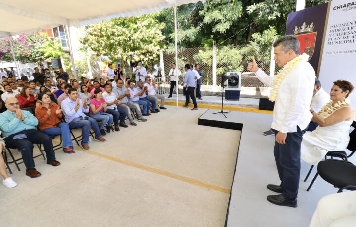 Más vialidades dignas en Tuxtla Gutiérrez; Rutilio Escandón inaugura pavimentación de calles en Plan de Ayala