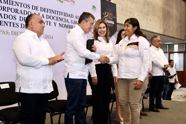 Rutilio Escandón entrega nombramientos de definitividad a personal del Cecyte Chiapas y Telebachillerato Comunitario