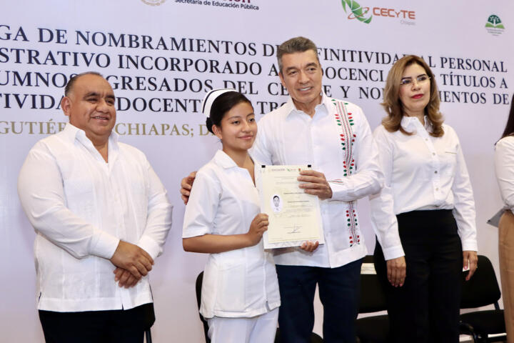 Rutilio Escandón entrega nombramientos de definitividad a personal del Cecyte Chiapas y Telebachillerato Comunitario