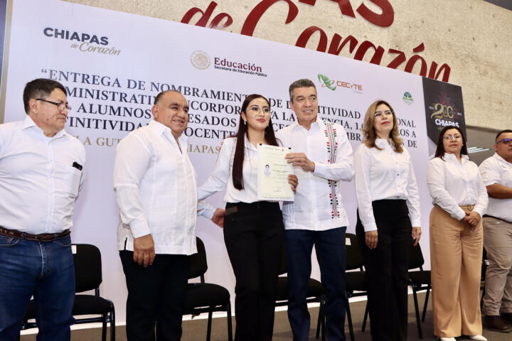 Rutilio Escandón entrega nombramientos de definitividad a personal del Cecyte Chiapas y Telebachillerato Comunitario