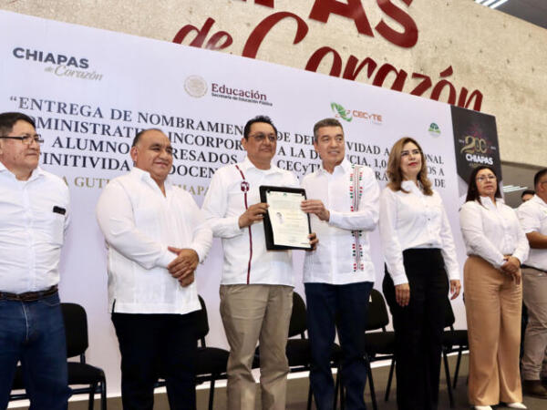 Rutilio Escandón entrega nombramientos de definitividad a personal del Cecyte Chiapas y Telebachillerato Comunitario