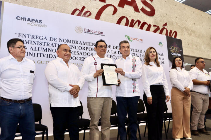 Rutilio Escandón entrega nombramientos de definitividad a personal del Cecyte Chiapas y Telebachillerato Comunitario