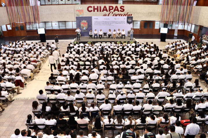 Rutilio Escandón entrega nombramientos de definitividad a personal del Cecyte Chiapas y Telebachillerato Comunitario