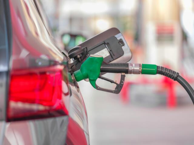 Carga inteligente: Beneficios de pedir gasolina en litros, según Profeco