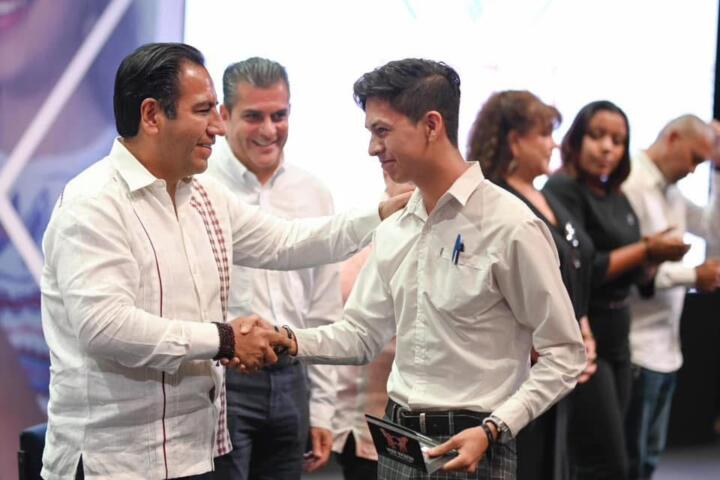 Eduardo Ramírez lanza “Conecta Chiapas” para beneficiar a estudiantes con Internet gratuito