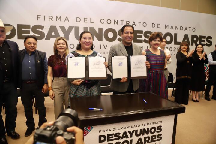 Asiste Moreno Guillén a la firma del acuerdo de desayunos escolares en pro de la niñez chiapaneca