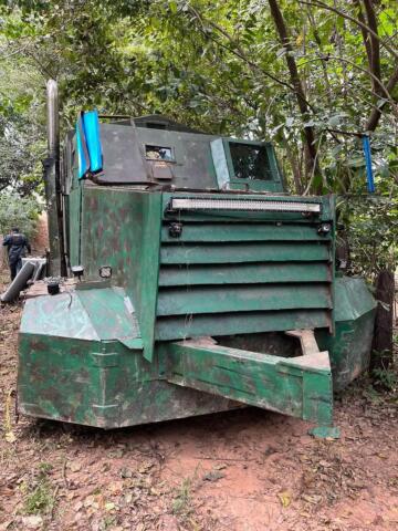 En operativo sorpresa, detienen a tres personas y hallan bodega de “vehículos monstruos” en Frontera Comalapa