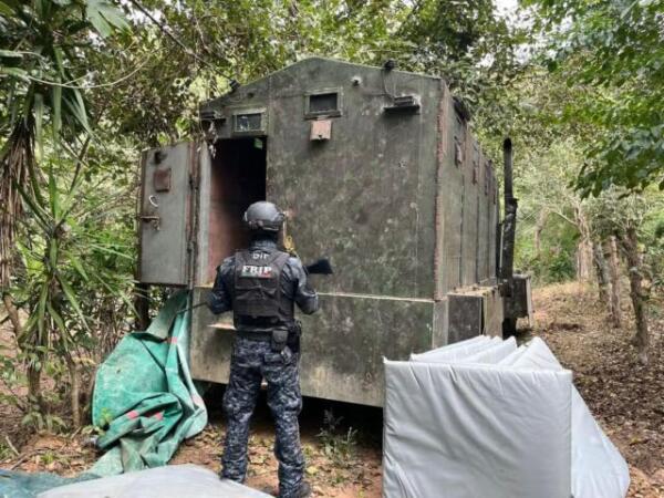 En operativo sorpresa, detienen a tres personas y hallan bodega de “vehículos monstruos” en Frontera Comalapa