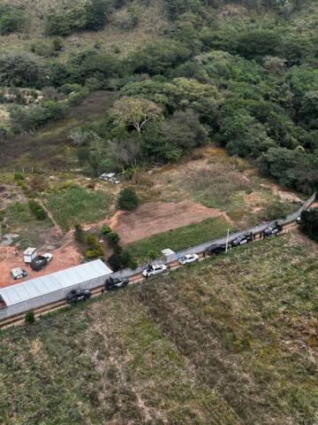 En operativo sorpresa, detienen a tres personas y hallan bodega de “vehículos monstruos” en Frontera Comalapa