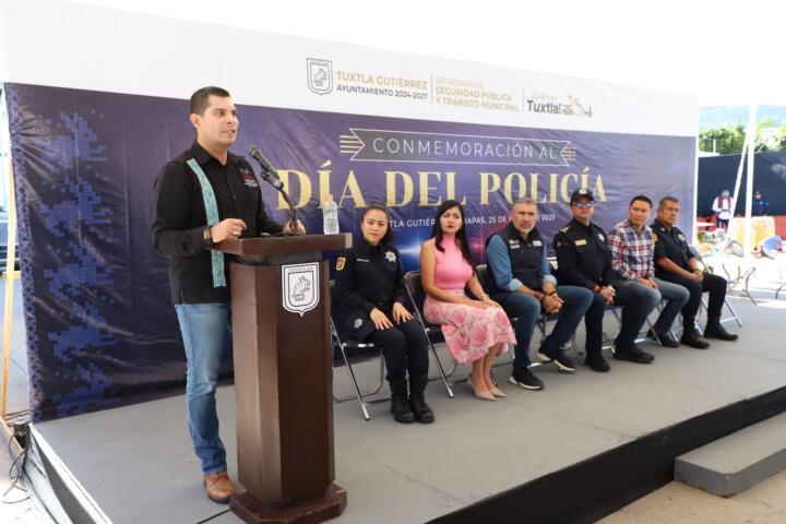 Anuncia Angel Torres aumento al salario a policías de Tuxtla