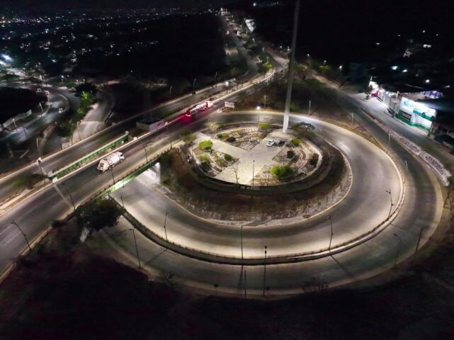 Encabeza Angel Torres rehabilitación de luminarias en el circuito del Asta Bandera