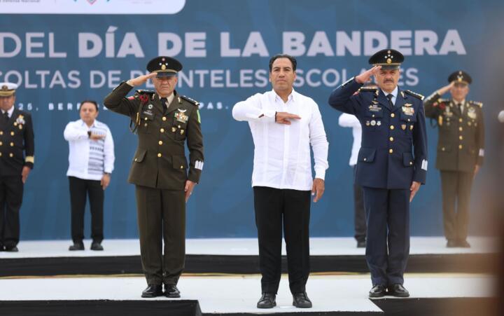 La Bandera Nacional nos da identidad, fuerza y espíritu libertario: Eduardo Ramírez