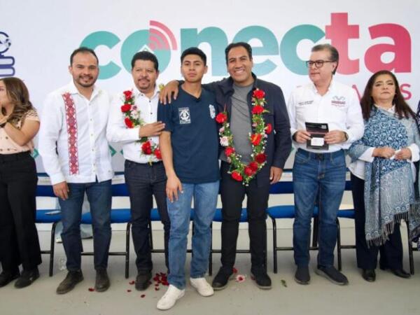 En Comitán, Eduardo Ramírez fortalece la conectividad y los espacios escolares en beneficio de la juventud