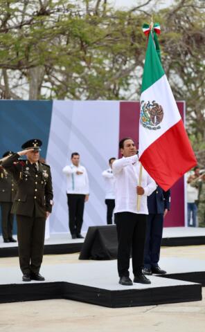 La Bandera Nacional nos da identidad, fuerza y espíritu libertario: Eduardo Ramírez