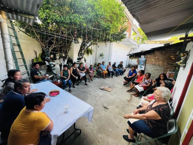 Javier Jiménez se reúne con habitantes de Villa Comaltitlán para atender sus necesidades