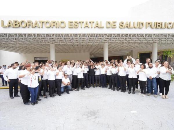 Eduardo Ramírez reconoce labor del personal del Laboratorio Estatal de Salud Pública