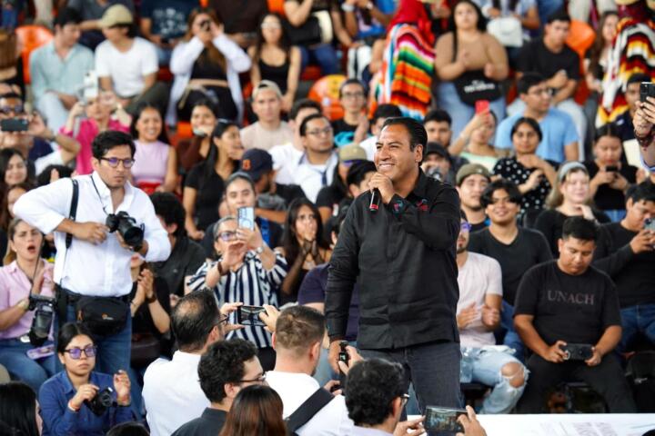 Eduardo Ramírez reafirma compromiso con la juventud para garantizarle un mejor futuro