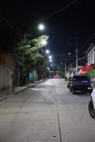 Llevamos alumbrado público a la colonia La Democrática: Angel Torres