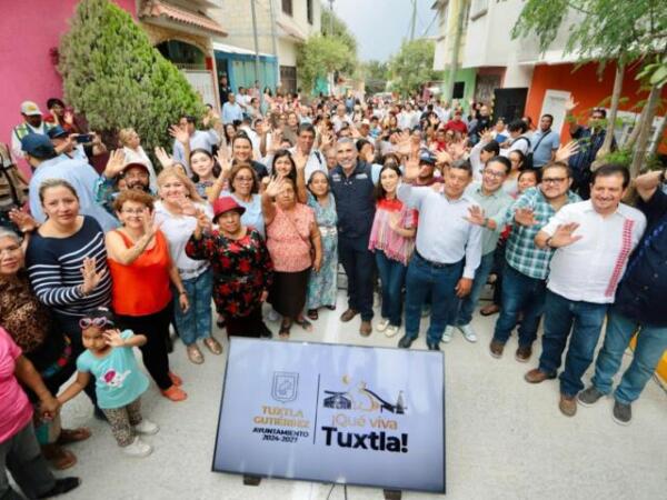 Inaugura Angel Torres pavimentación de la Calle Amapola en la Colonia Potinaspak