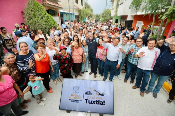 Inaugura Angel Torres pavimentación de la Calle Amapola en la Colonia Potinaspak