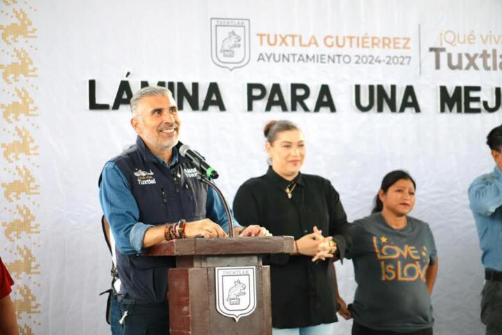 Encabeza Angel Torres seguimiento al proyecto “Láminas para una Mejor Vivienda” en Patria Nueva