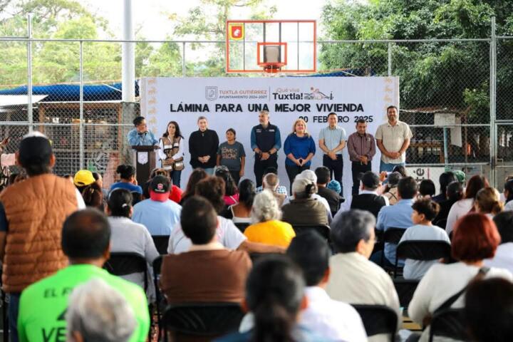 Encabeza Angel Torres seguimiento al proyecto “Láminas para una Mejor Vivienda” en Patria Nueva
