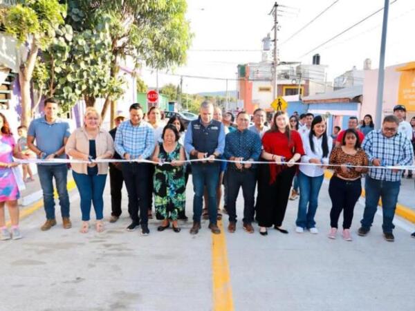 Inaugura Angel Torres más Calles Felices en colonia 27 de Febrero