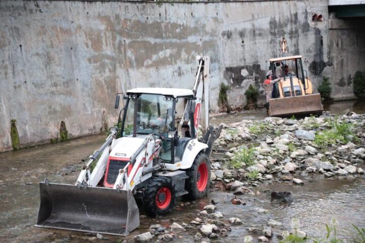 Ayuntamiento de Tuxtla puso en marcha trabajos de desazolve del río Sabinal y afluentes