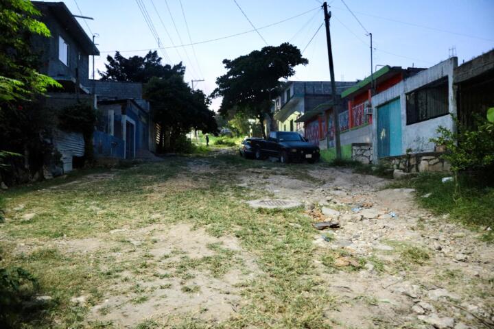 Anuncia Angel Torres más calles en colonias de Tuxtla