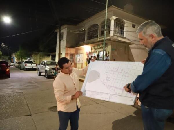Iluminamos toda la colonia Democrática: Angel Torres