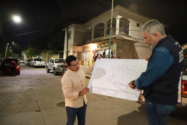 Iluminamos toda la colonia Democrática: Angel Torres