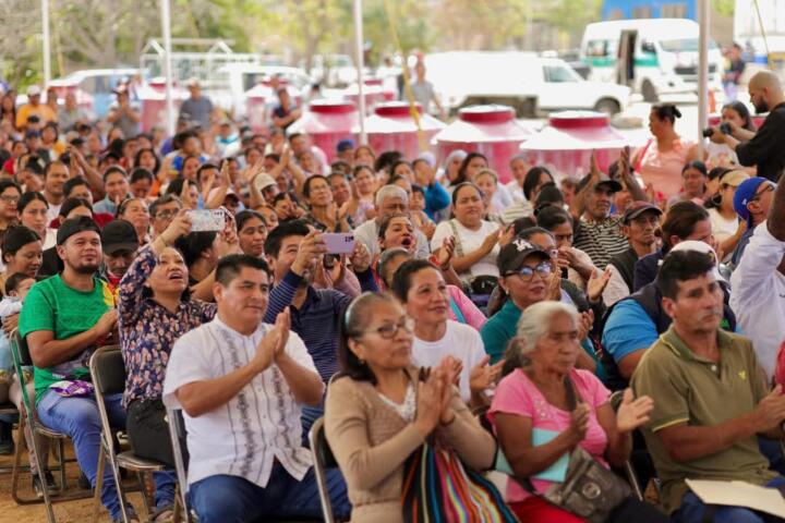 Almacenamiento Seguro y Láminas para una Mejor Vivienda, siguen llegando a más colonias de Tuxtla: Angel Torres