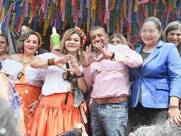 Javier Jiménez celebra el Carnaval Zoque Coiteco 2025 junto al gobernador Eduardo Ramírez