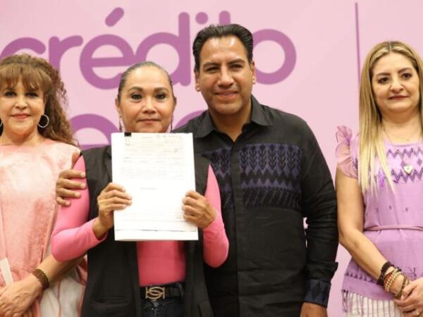 Eduardo Ramírez impulsa autonomía económica de mujeres con entrega de microcréditos