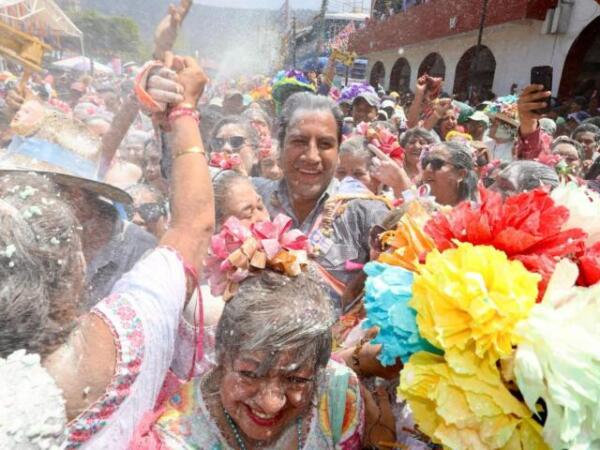 Eduardo Ramírez y el pueblo de Ocozocoautla viven el Carnaval Zoque Coiteco