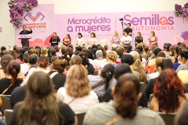 Eduardo Ramírez impulsa autonomía económica de mujeres con entrega de microcréditos