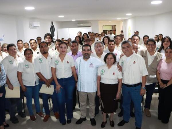 Icheja entrega estímulos y reconocimientos por años de servicio a trabajadores y trabajadoras