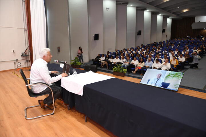 Disertan en la UNACH la Conferencia Magistral “Inteligencia Artificial en el futuro: aprendiendo del cerebro y de las máquinas”