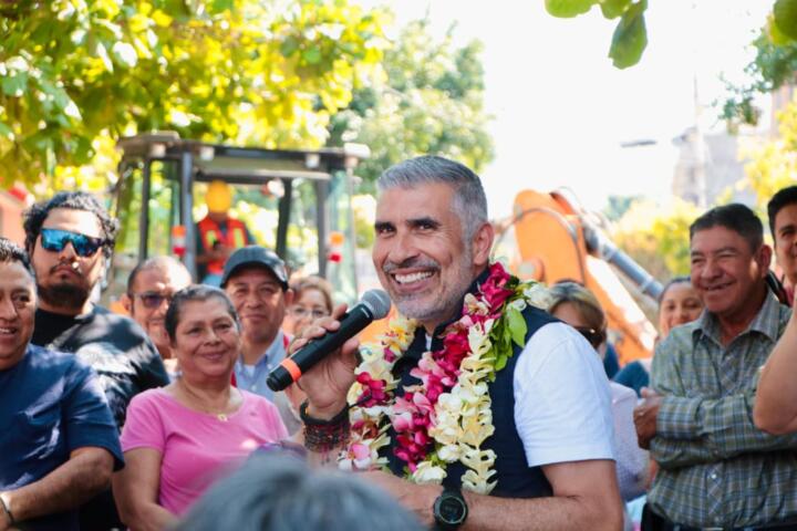 Arrancamos una calle más en beneficio de familias de La Misión: Angel Torres