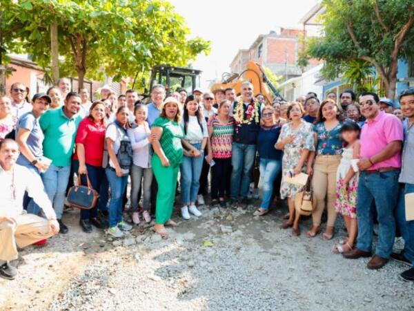 Arrancamos una calle más en beneficio de familias de La Misión: Angel Torres