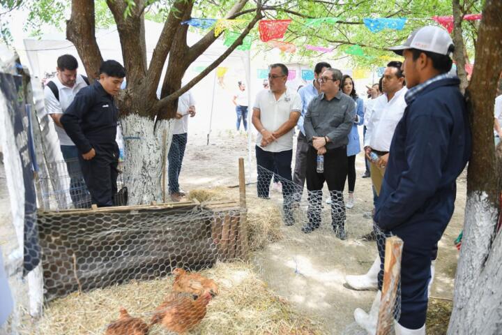 Se reúne el rector Oswaldo Chacón Rojas con la comunidad de la Escuela de Estudios Agropecuarios Mezcalapa