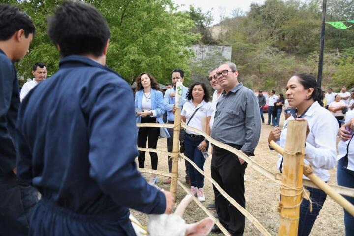 Se reúne el rector Oswaldo Chacón Rojas con la comunidad de la Escuela de Estudios Agropecuarios Mezcalapa