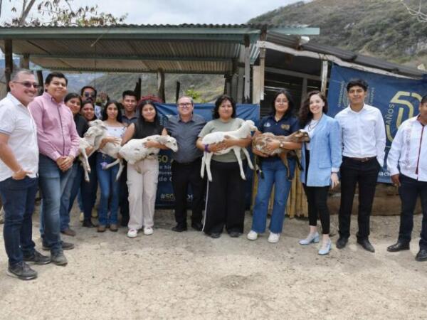 Se reúne el rector Oswaldo Chacón Rojas con la comunidad de la Escuela de Estudios Agropecuarios Mezcalapa