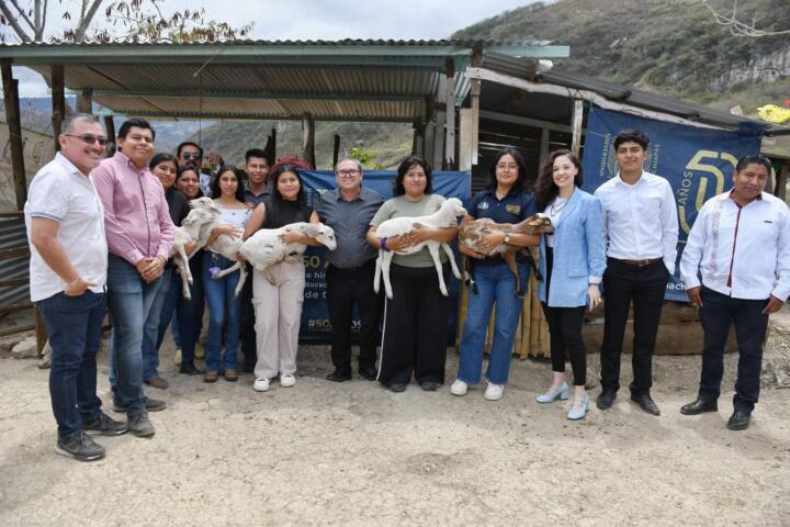 Se reúne el rector Oswaldo Chacón Rojas con la comunidad de la Escuela de Estudios Agropecuarios Mezcalapa