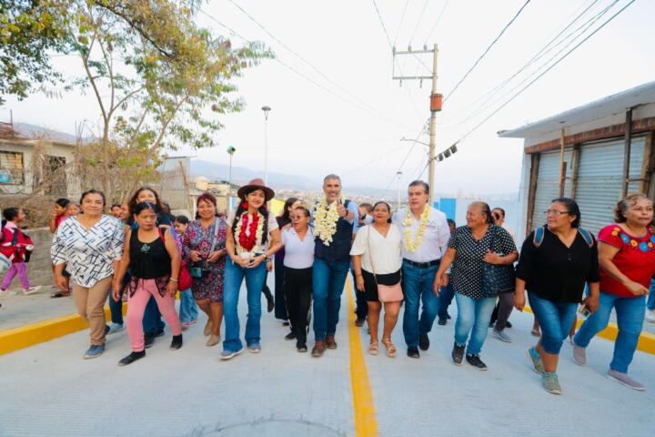 Inaugura Angel Torres una calle más en la colonia Chiapas Solidario