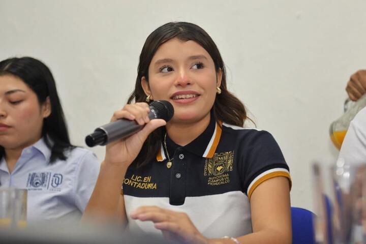 Se reúne el rector Oswaldo Chacón Rojas con la comunidad del Campus de la UNACH en Pichucalco