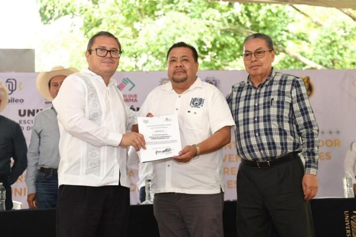 Se reúne el rector Oswaldo Chacón Rojas con la comunidad del Campus de la UNACH en Pichucalco
